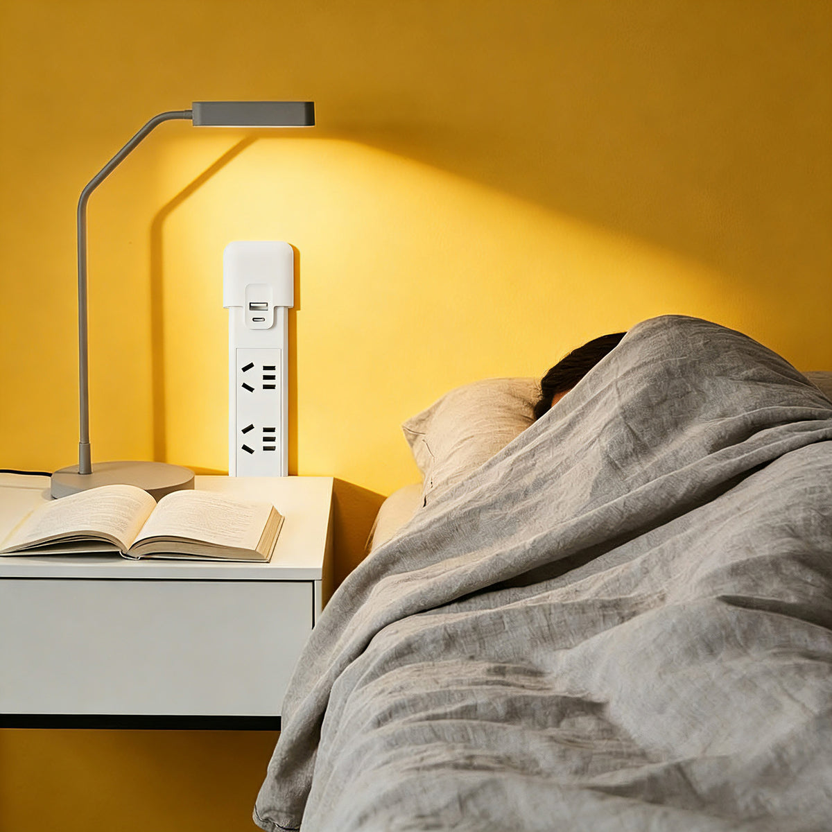 Reconfigurable and expandable power socket