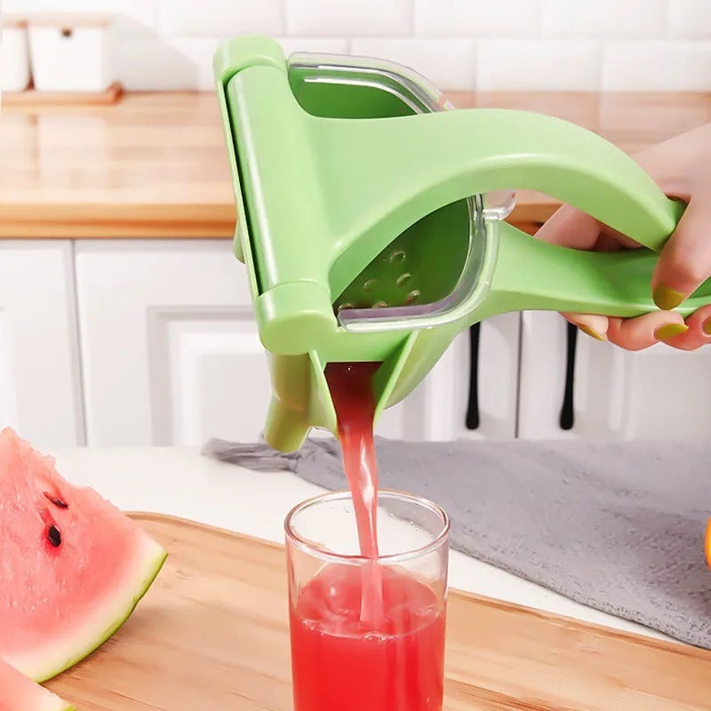 Manual juicer for extracting orange juice